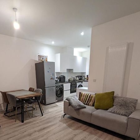 Contemporary Double Ensuite Room Birmingham Exterior foto