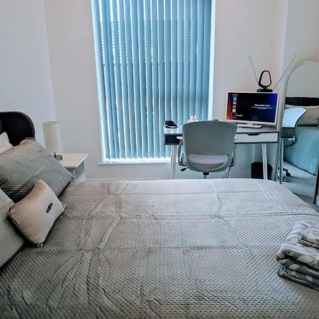 Contemporary Double Ensuite Room Birmingham Exterior foto