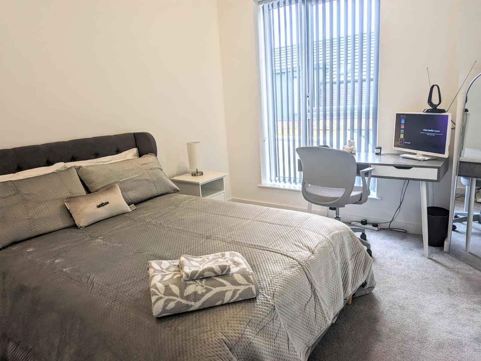 Contemporary Double Ensuite Room Birmingham Exterior foto